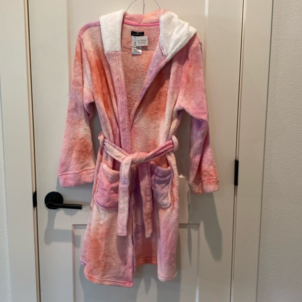 Girl’s Cuddl Duds Unicorn Robe.  Pink and White. ‎  Unicorn Hood.